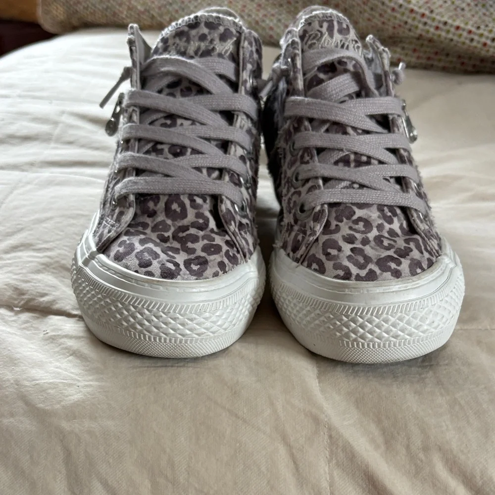Blowfish Malibu Leopard Print Women's 7.5 Sneakers Flatform Wedge Zip Mid Top - Picture 3 of 11
